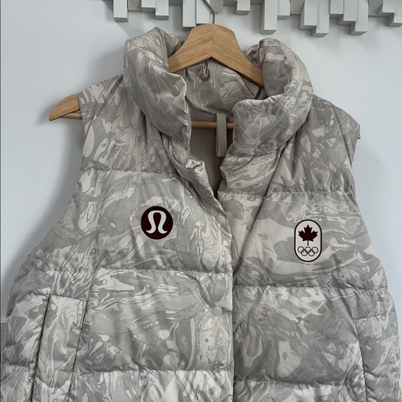 Lululemon Team Canada 22 Transformable Vest Maple Metamorphosis Light Neutral - Picture 3 of 5